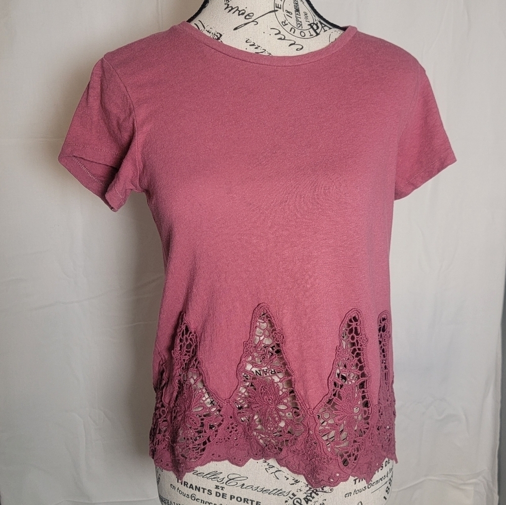 Abercrombie and Fitch lace/crochet tee shirt Size xs